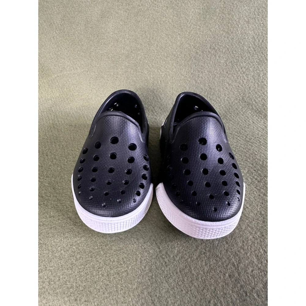 Kids Black Perforated Slip On Water Shoes Sneaker Style Size 4